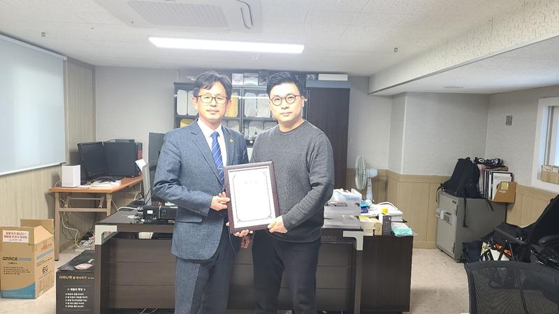 코코렌탈 고문 변호사 위촉장 전달